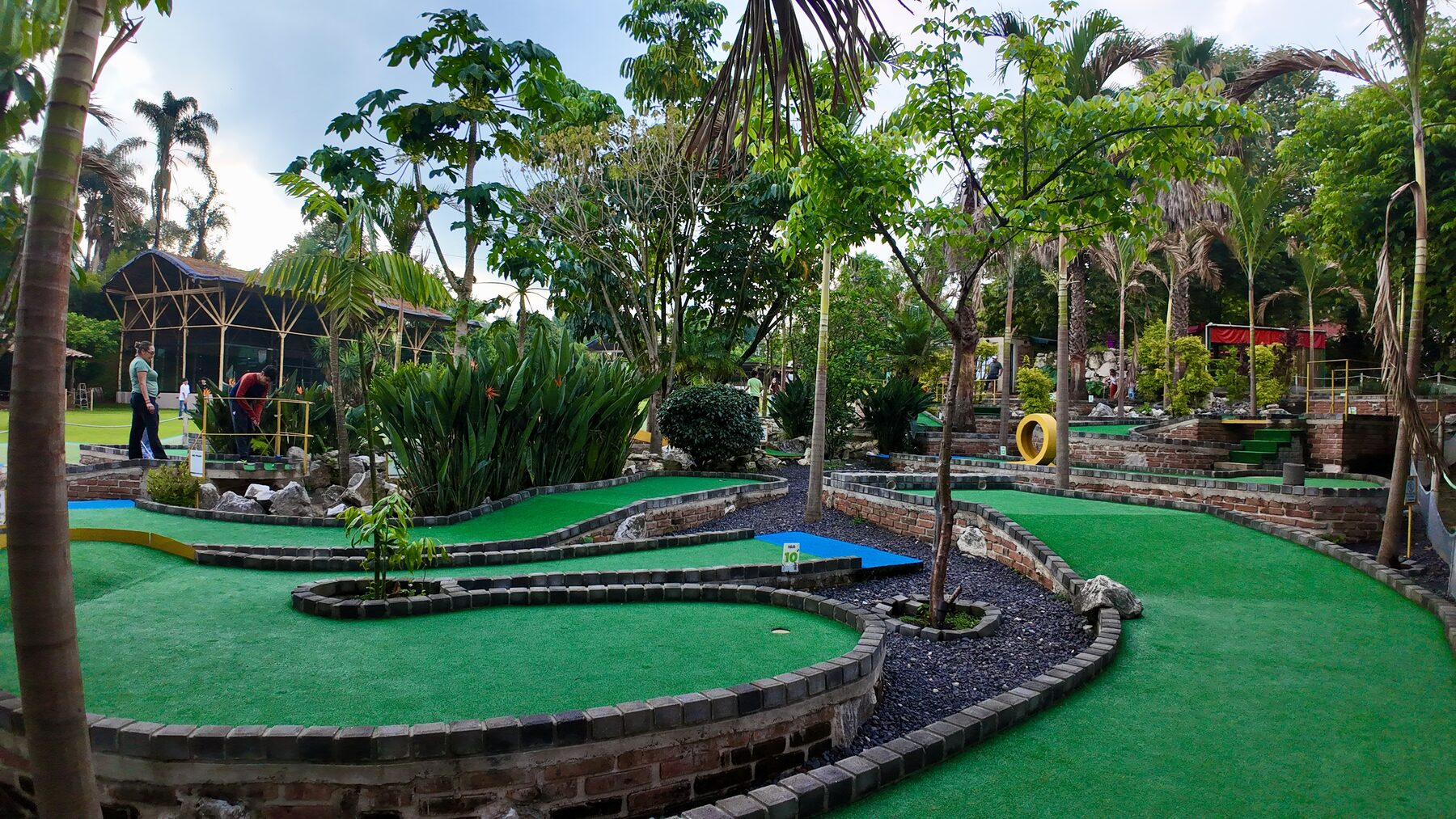 Naturaleza alrededor del minigolf