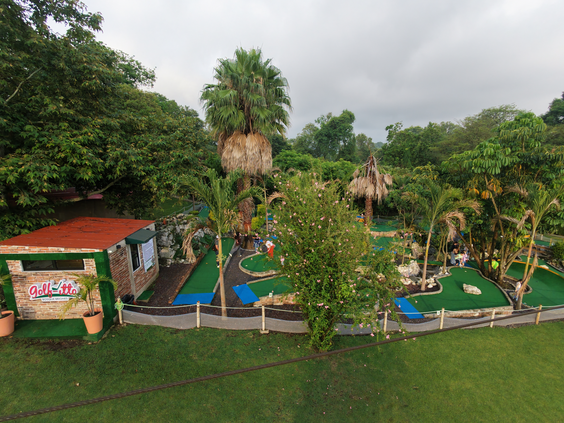 Vista del campo y la plaza